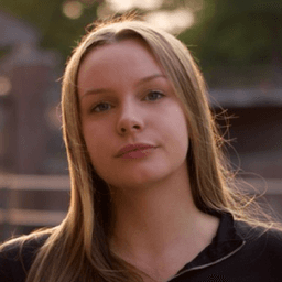 Headshot Julie Rothehüser@2X