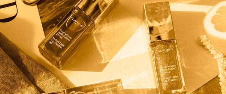 Clarins-Produkte auf einem Tisch